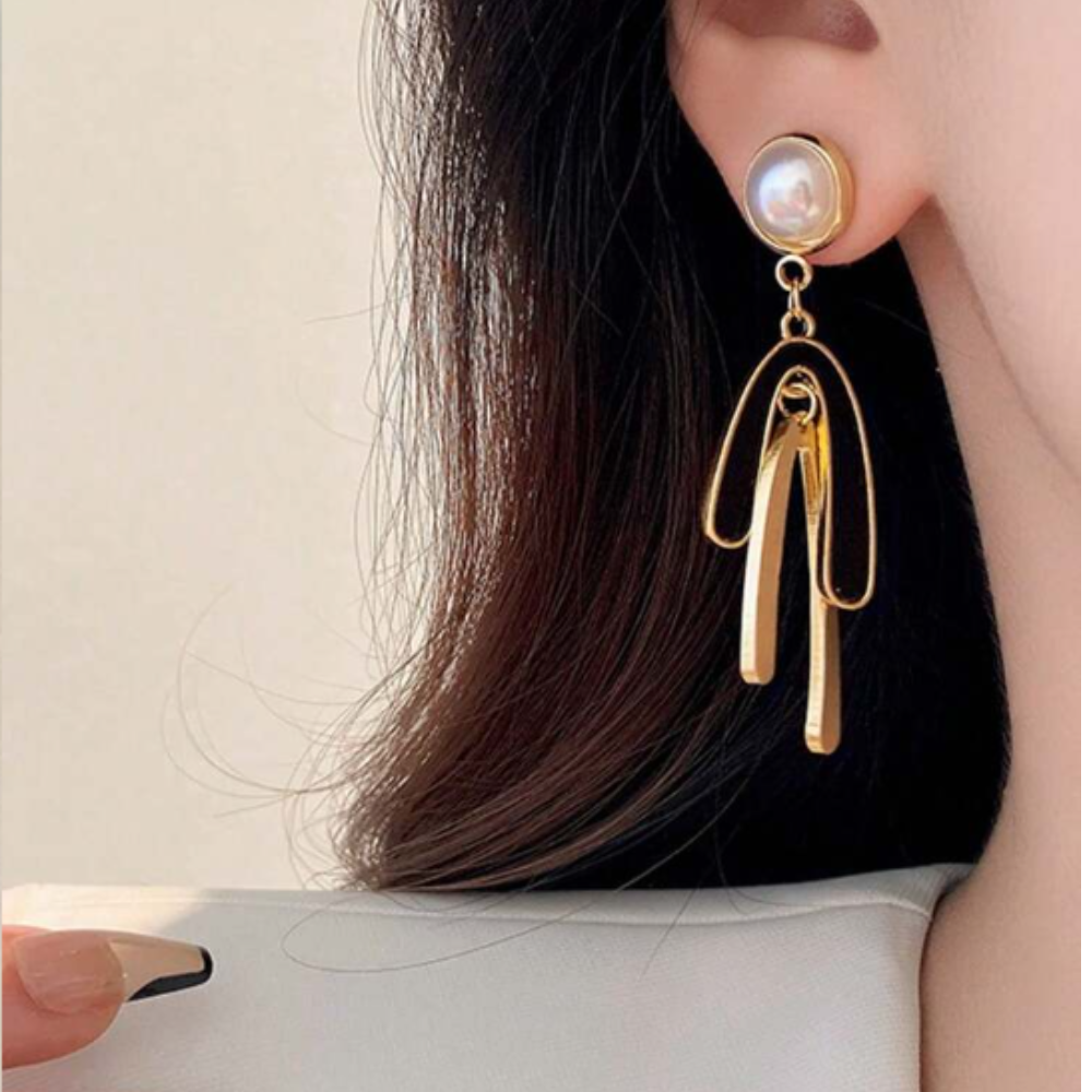K-Pop Inspired Elegant & Luxurious Pearl Tassel Long Drop Earrings for Women