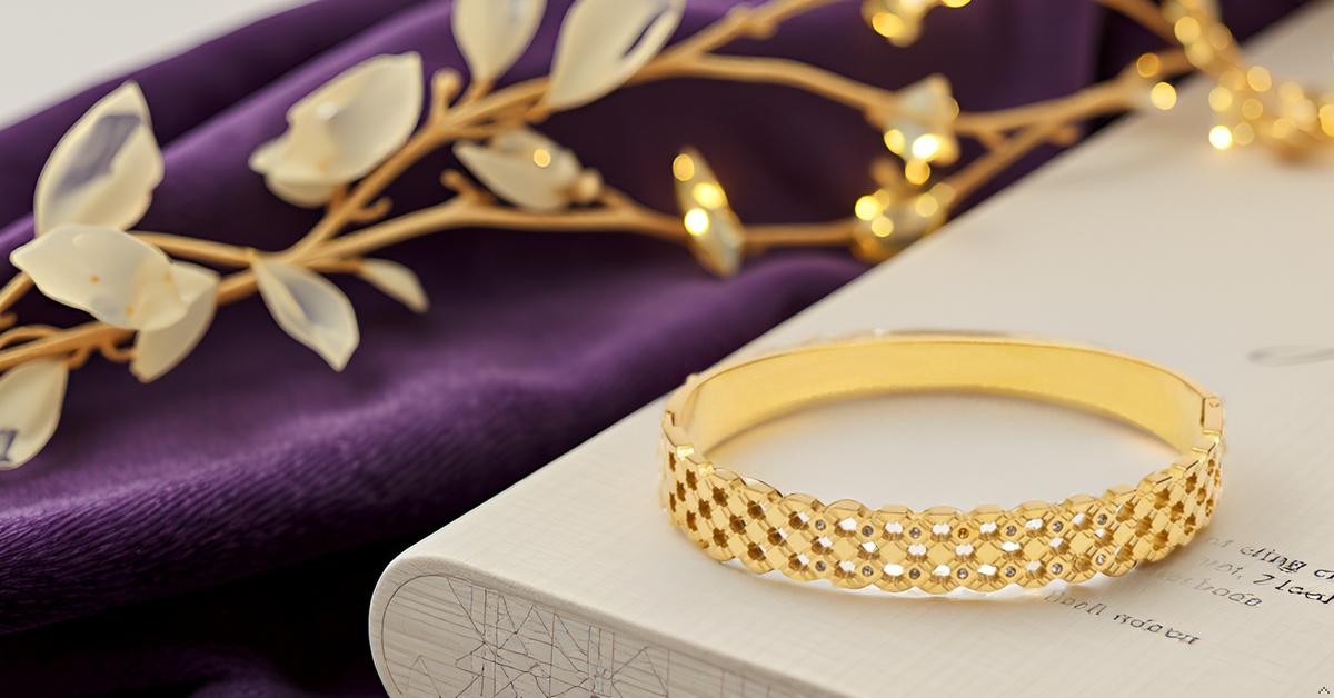 Elegant HexaMesh Gold Tone Bangle Bracelet for Women