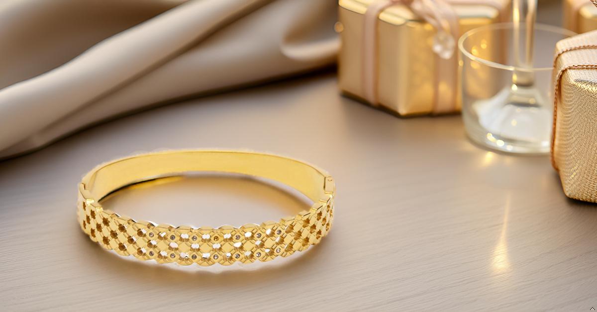 Elegant HexaMesh Gold Tone Bangle Bracelet for Women