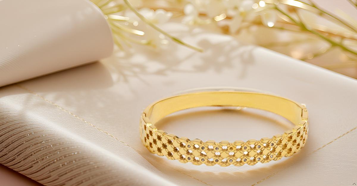 Elegant HexaMesh Gold Tone Bangle Bracelet for Women